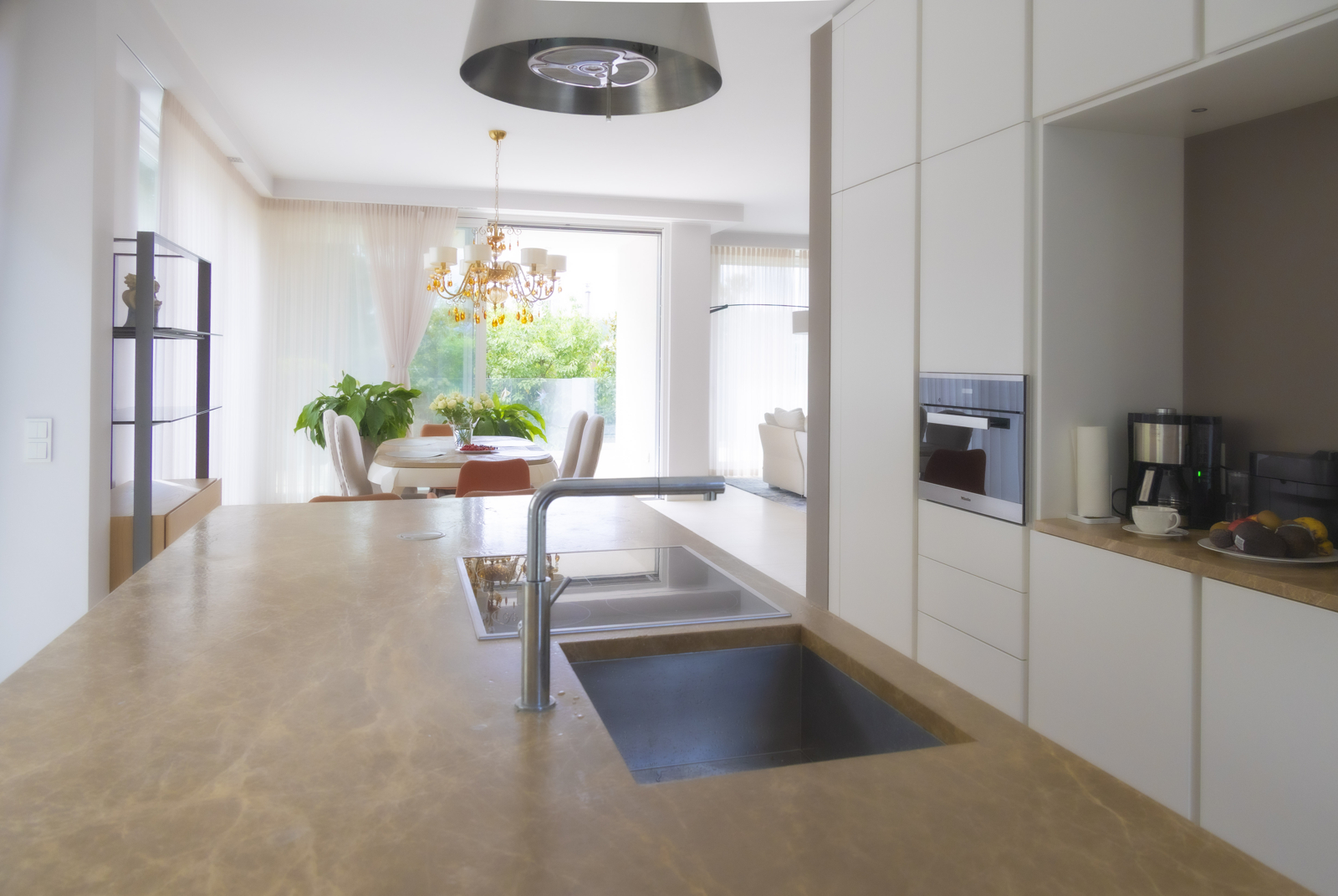 Architektonisches Juwel in Hietzing: Lift, Pool, Sauna und Smart-Home-System