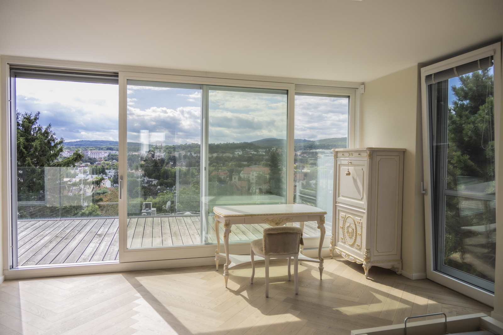 Architektonisches Juwel in Hietzing: Lift, Pool, Sauna und Smart-Home-System
