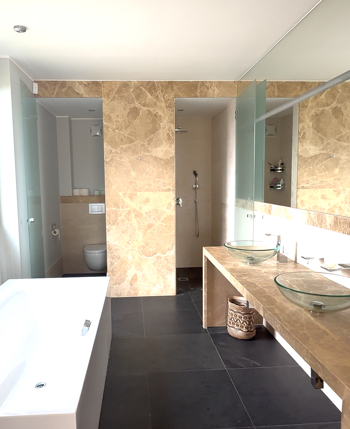 Architektonisches Juwel in Hietzing: Lift, Pool, Sauna und Smart-Home-System