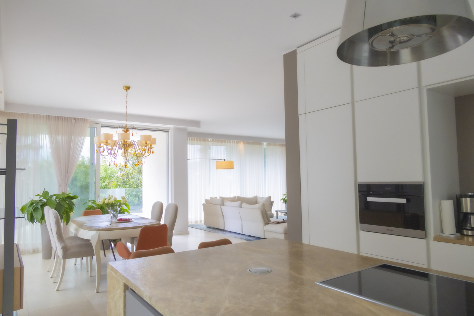 Architektonisches Juwel in Hietzing: Lift, Pool, Sauna und Smart-Home-System