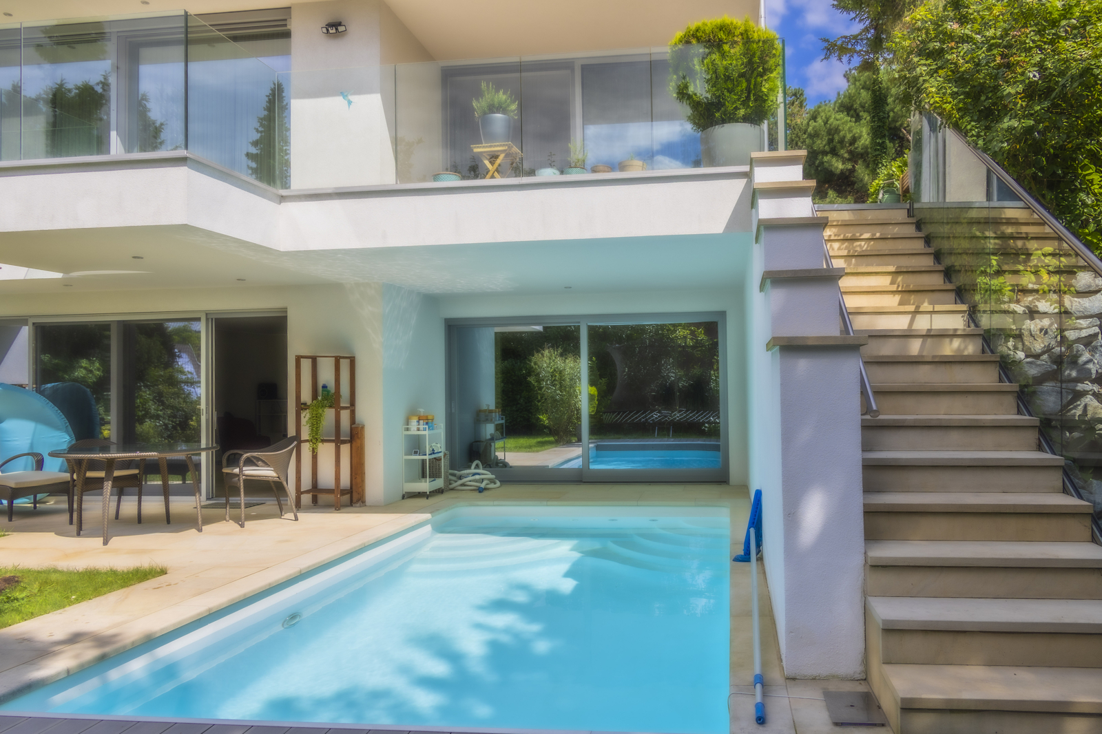 Architektonisches Juwel in Hietzing: Lift, Pool, Sauna und Smart-Home-System